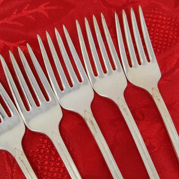 8X DF COTILLION Rogers Vintage Silverplate Flatware IS Dinner Forks - Picture 6 of 13